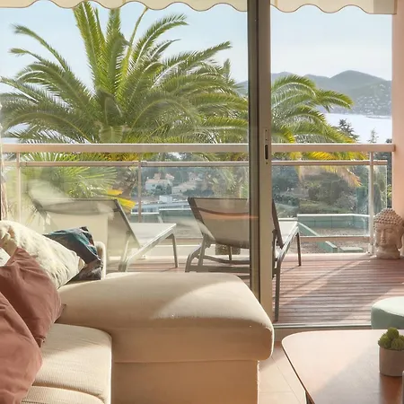 Aure-parking-piscine-terrasse-vca Apartmán