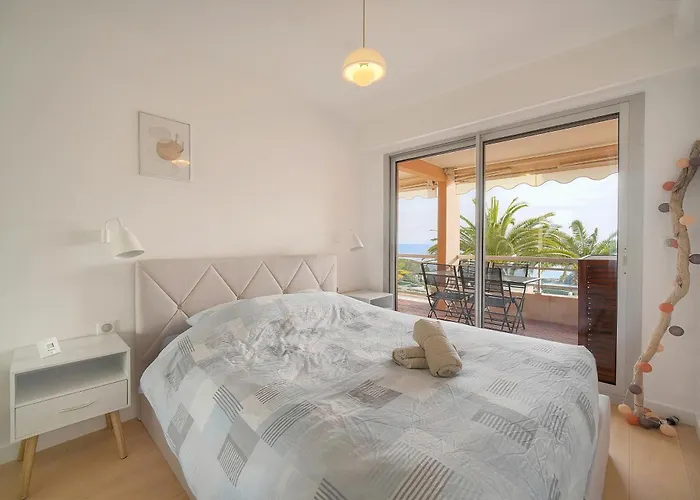 Auré-parking-piscine-terrasse-vca Apartment Cannes