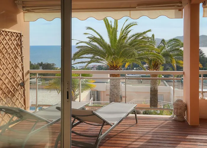 Auré-parking-piscine-terrasse-vca * Cannes