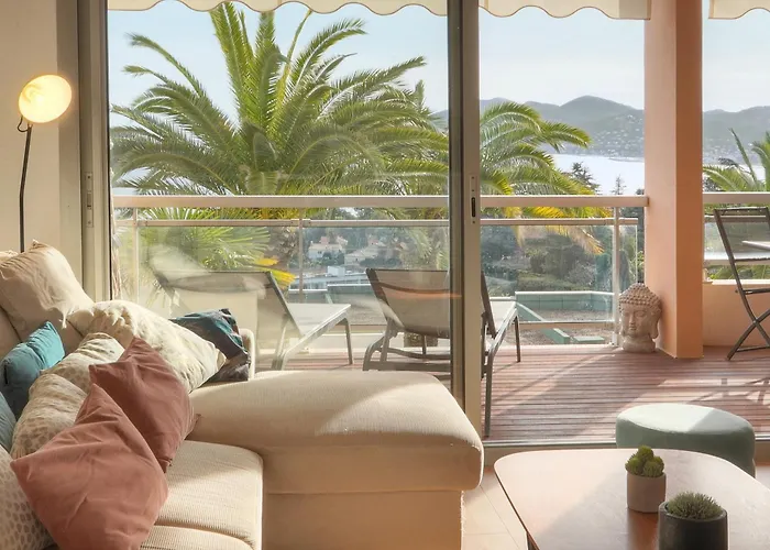 Auré-parking-piscine-terrasse-vca Apartment