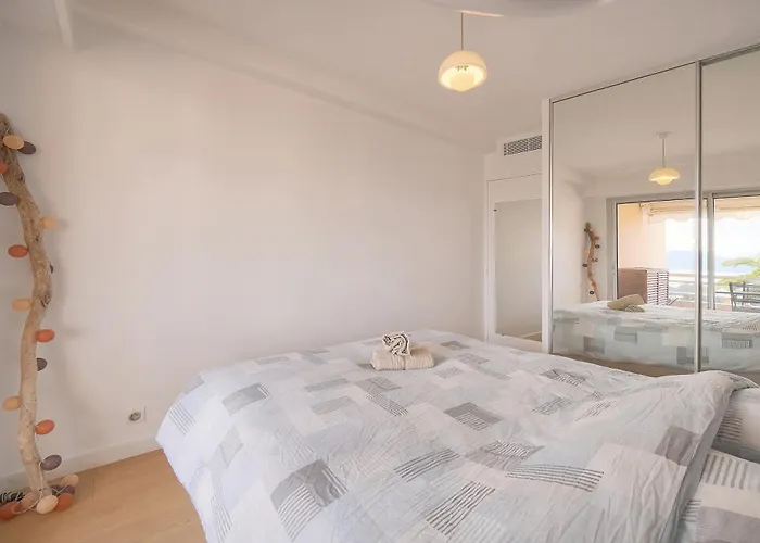 Auré-parking-piscine-terrasse-vca Apartment
