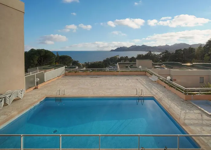 Aure-parking-piscine-terrasse-vca